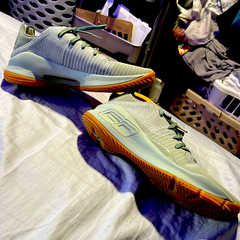 UNDERARMOR SC30 “Curry 4 low” olive SIZE 10 SIGNATURE FLY KNITS NO BOX